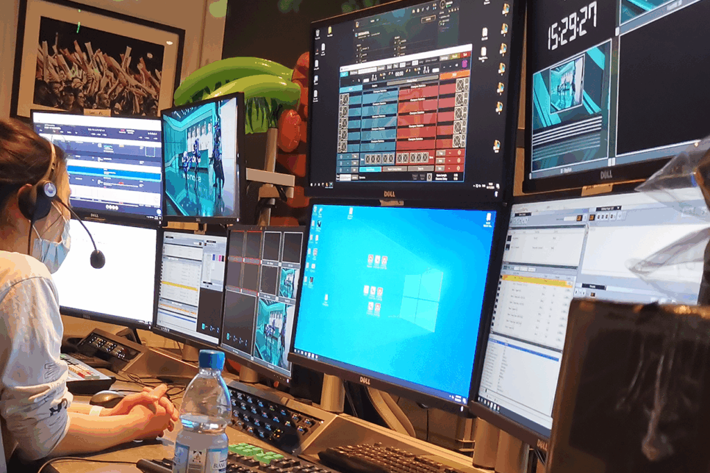 Graphics operator at a desk with several monitors, providing live show graphics with VIZRT for League of Legends in Berlin Adlershof.