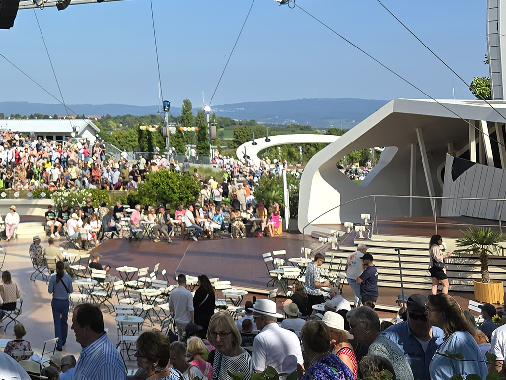 ZDF Fernsehgarten Area showing a lots of fans